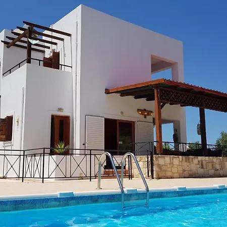 Angelos With Private Gated Pool Almirída